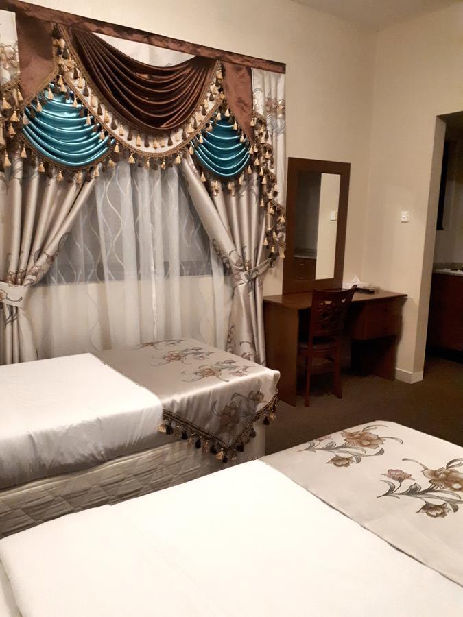 Royal Garden Hotel Дубай Екстериор снимка