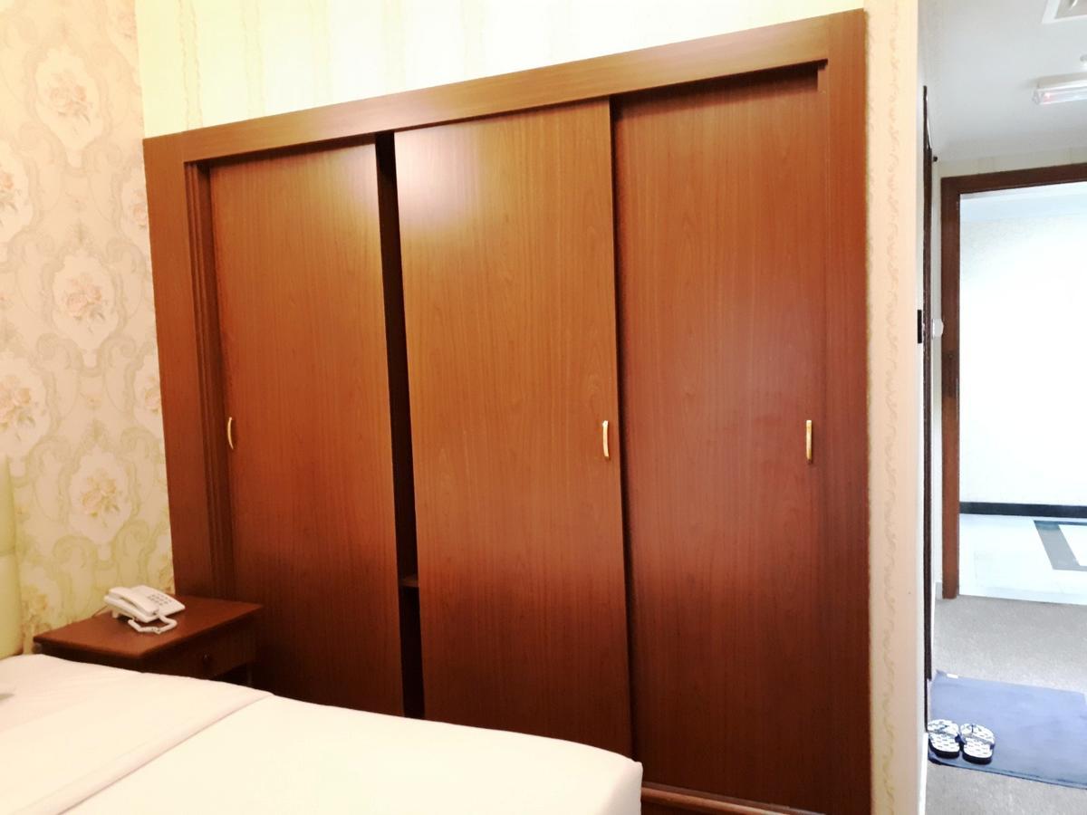 Royal Garden Hotel Дубай Екстериор снимка