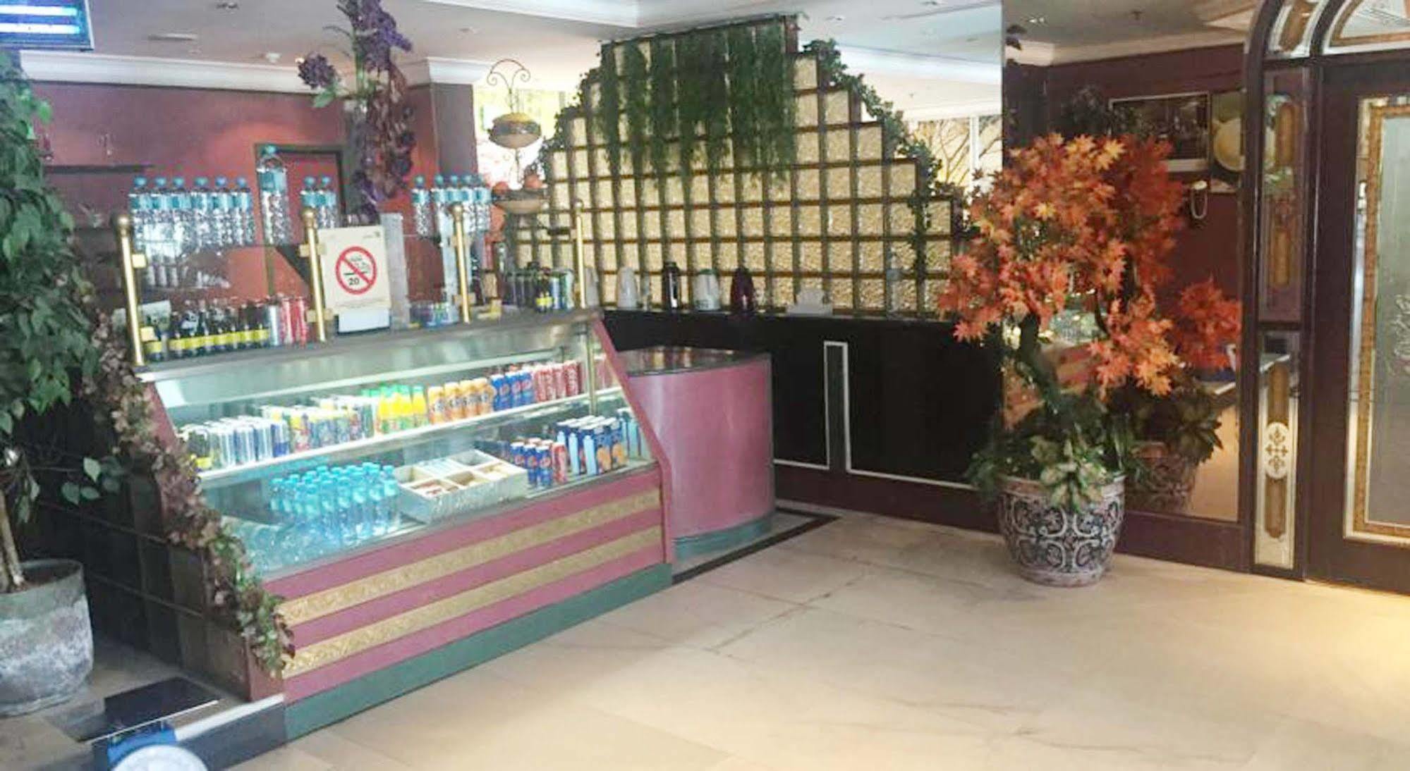 Royal Garden Hotel Дубай Екстериор снимка
